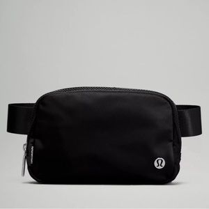 Lululemon Everywhere Belt Bag
